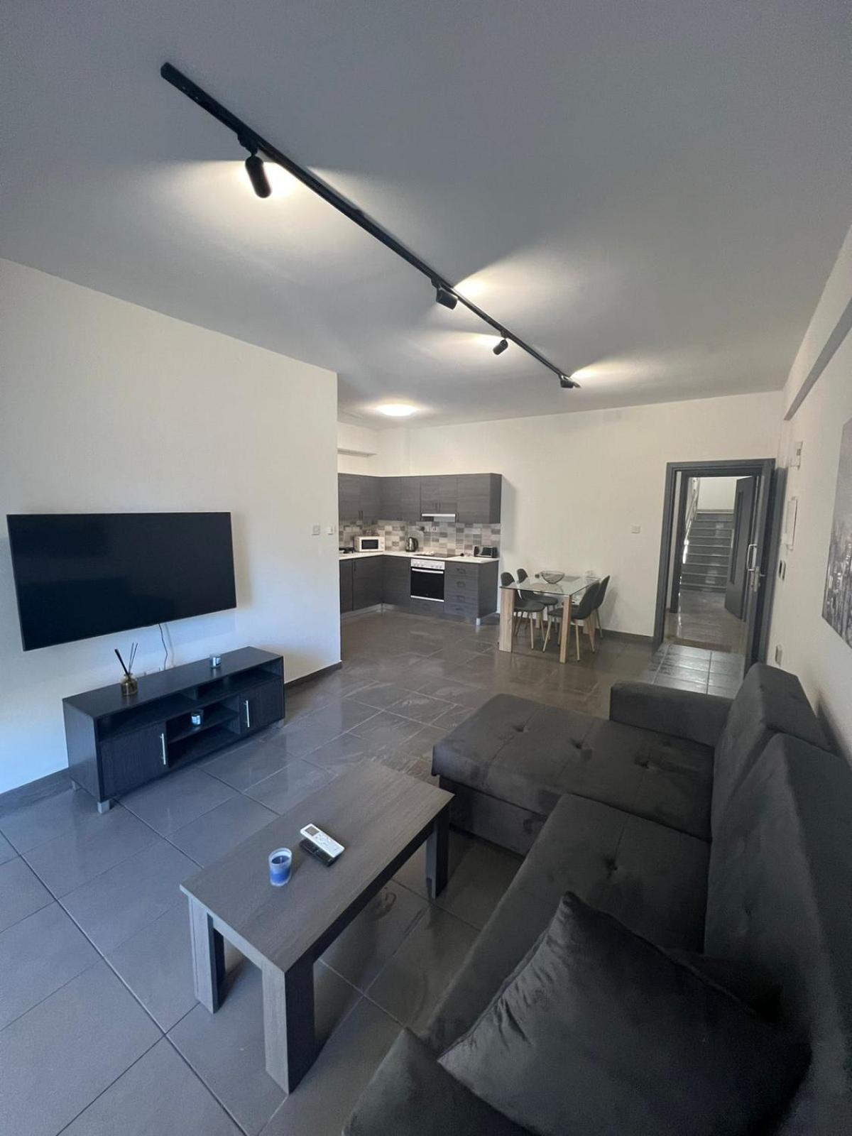 Tropical Paradise 200M From Finikoudes Beach لارنكا المظهر الخارجي الصورة