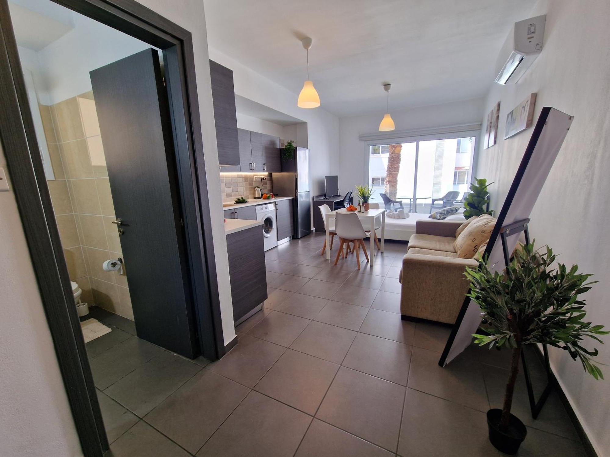 Tropical Paradise 200M From Finikoudes Beach لارنكا المظهر الخارجي الصورة